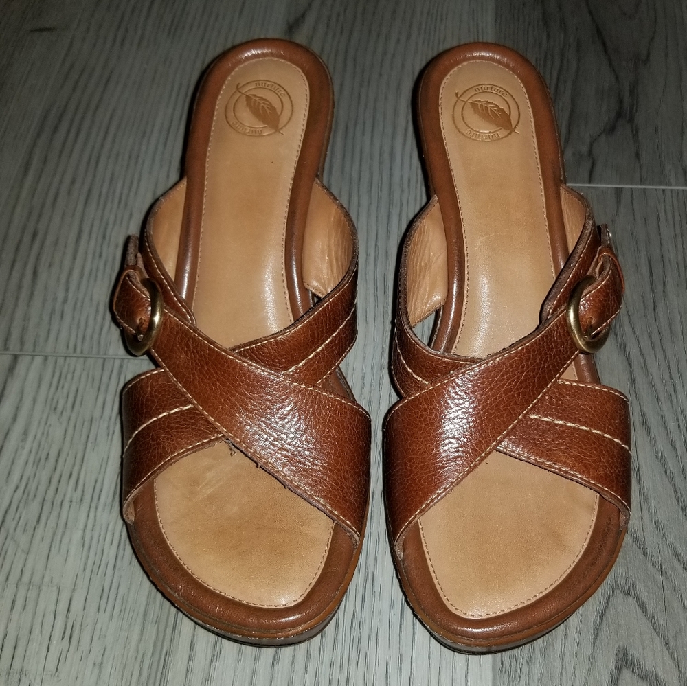 Nurture leather buckle cognac sandal